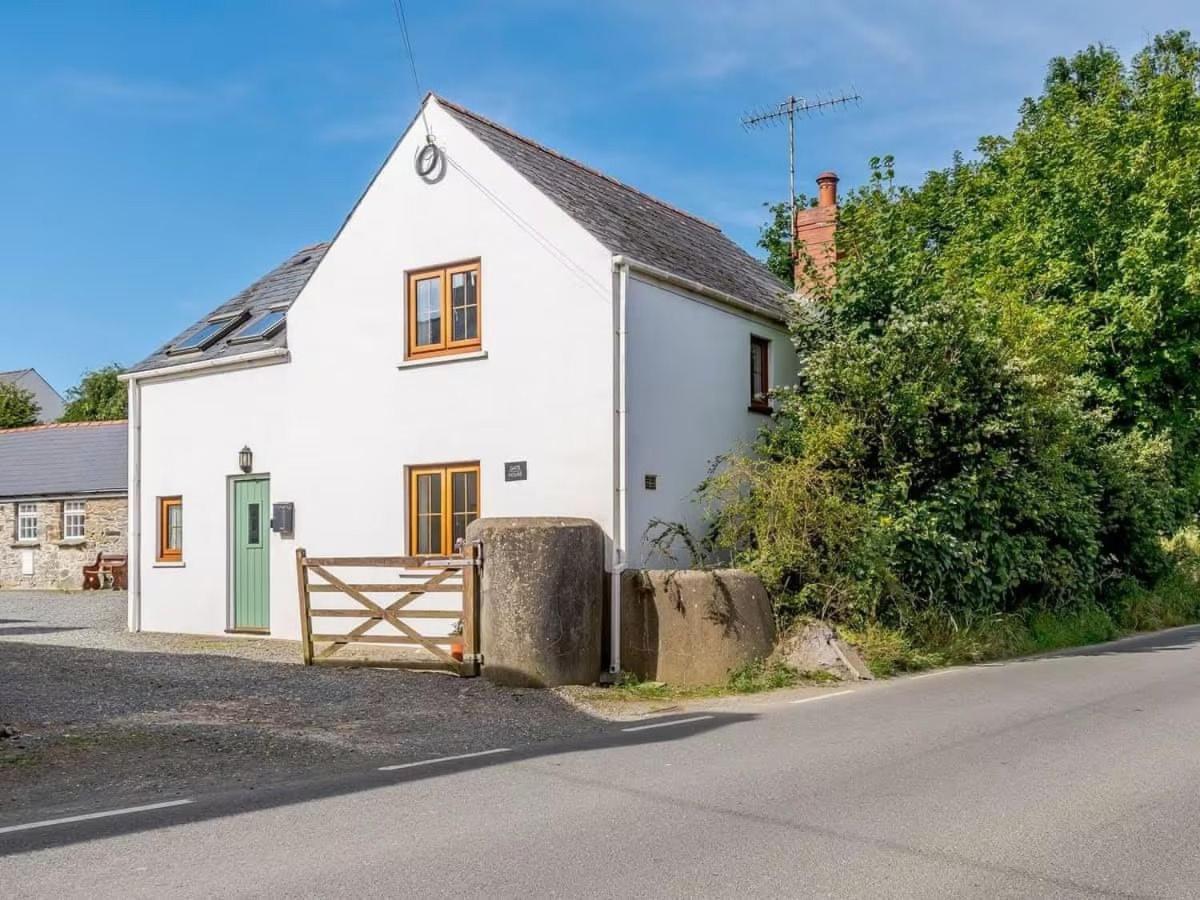 The Gatehouse At Y Gwesty Bach Villa Jordanston Exterior photo