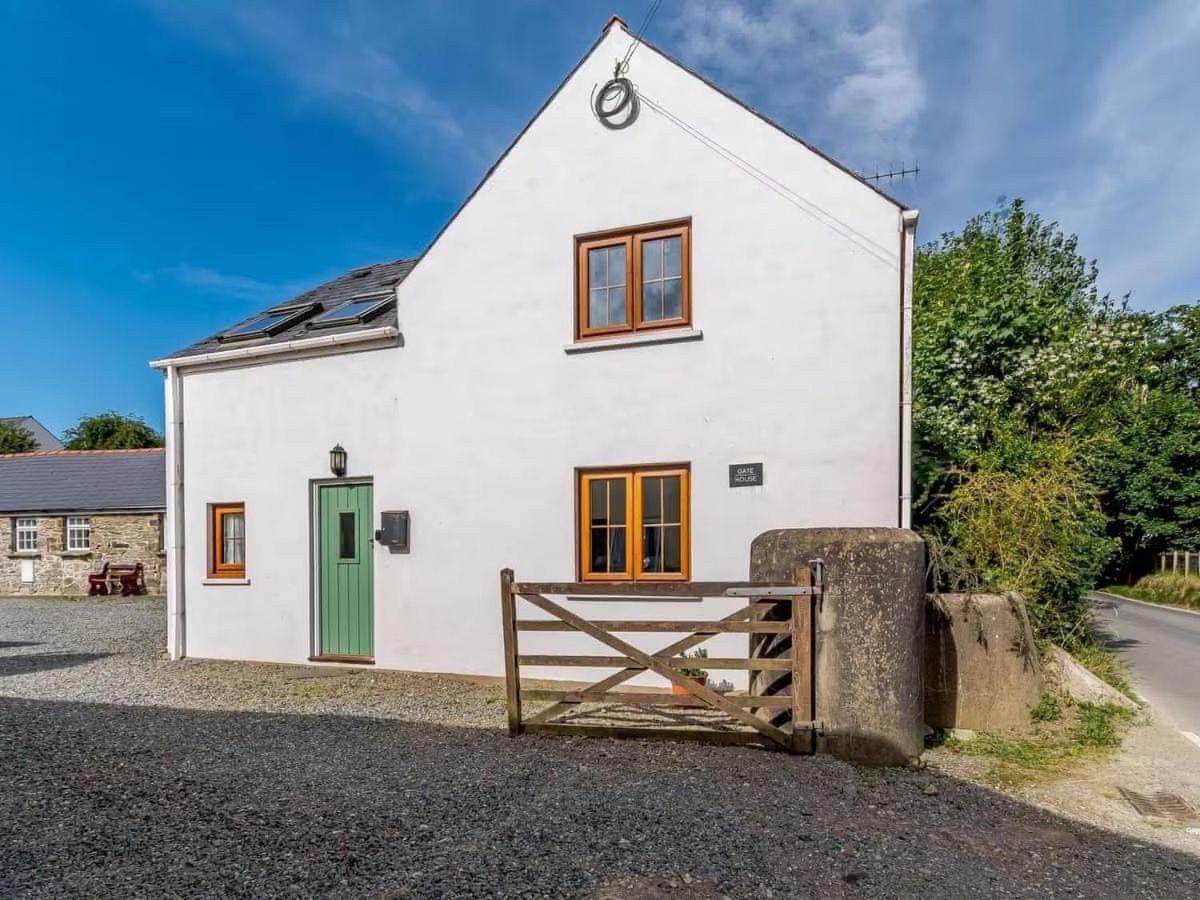 The Gatehouse At Y Gwesty Bach Villa Jordanston Exterior photo